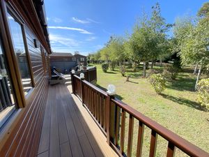 HOMESTEAD LAKE- click for photo gallery
